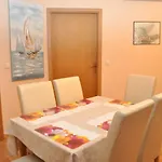 Apartment Ivica Makarska