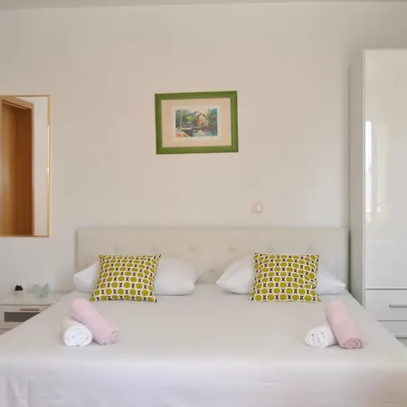 Ivica * Μακάρσκα