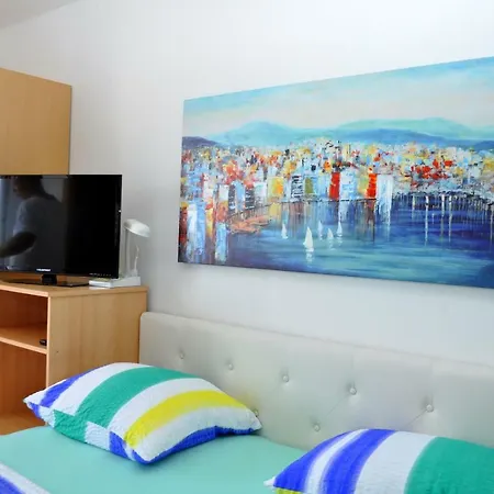 Ivica Apartment *